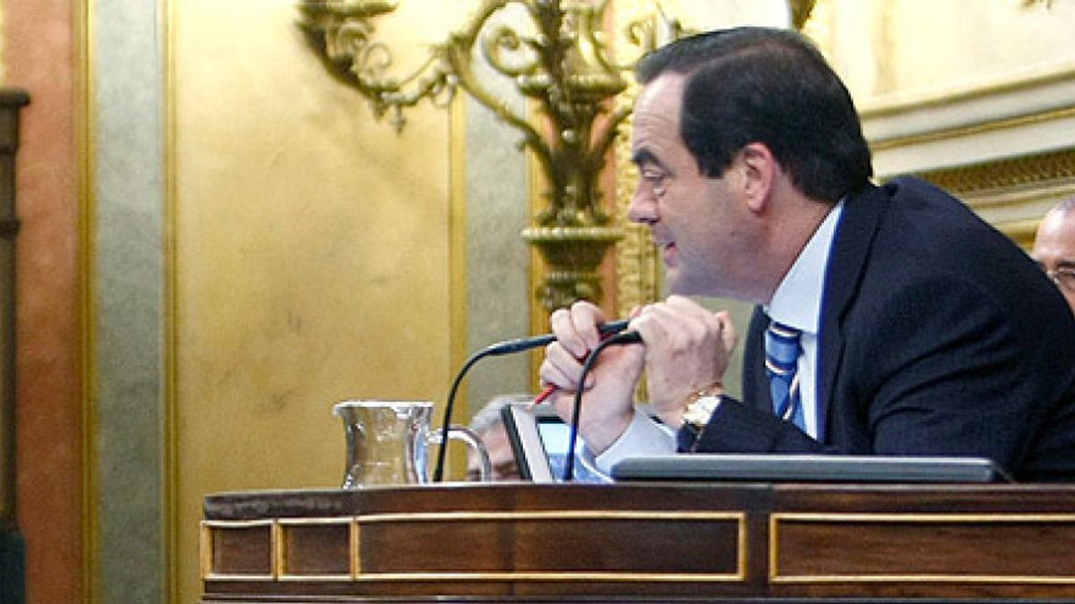 Ni siquiera el PSOE apoya a Bono en su intento por reducir a dos días los Plenos del Congreso