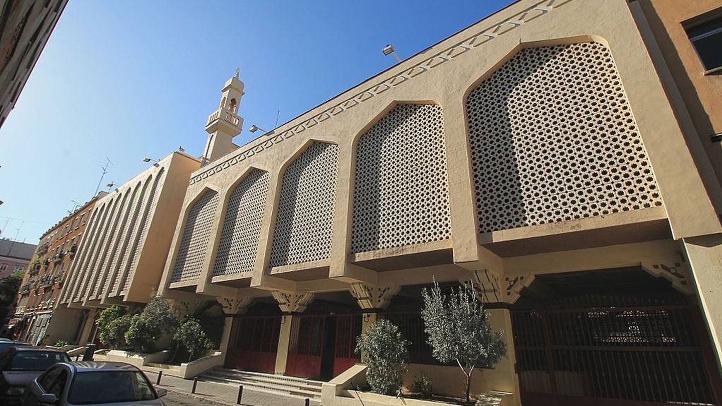Imagen de la fachada de la Mezquita Abu Bakr de Madrid. (CC/Luis García)