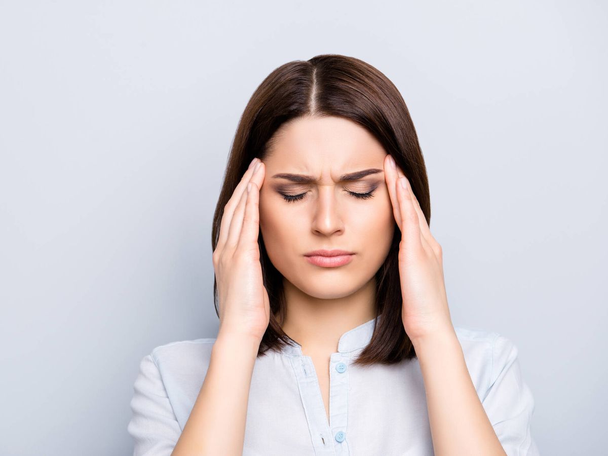 Foto: Un 79% de las mujeres sufren dolor de cabeza, frente al 69% de los hombres. (iStock)