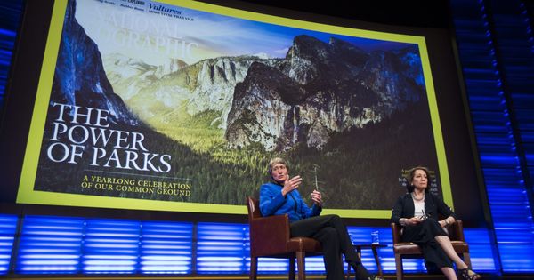 Foto: La secretaria del Interior de Estados Unidos, Sally Jewell, junto a la editora en jefe de la revista 'National Geographic', Susan Goldberg (d). (EFE)