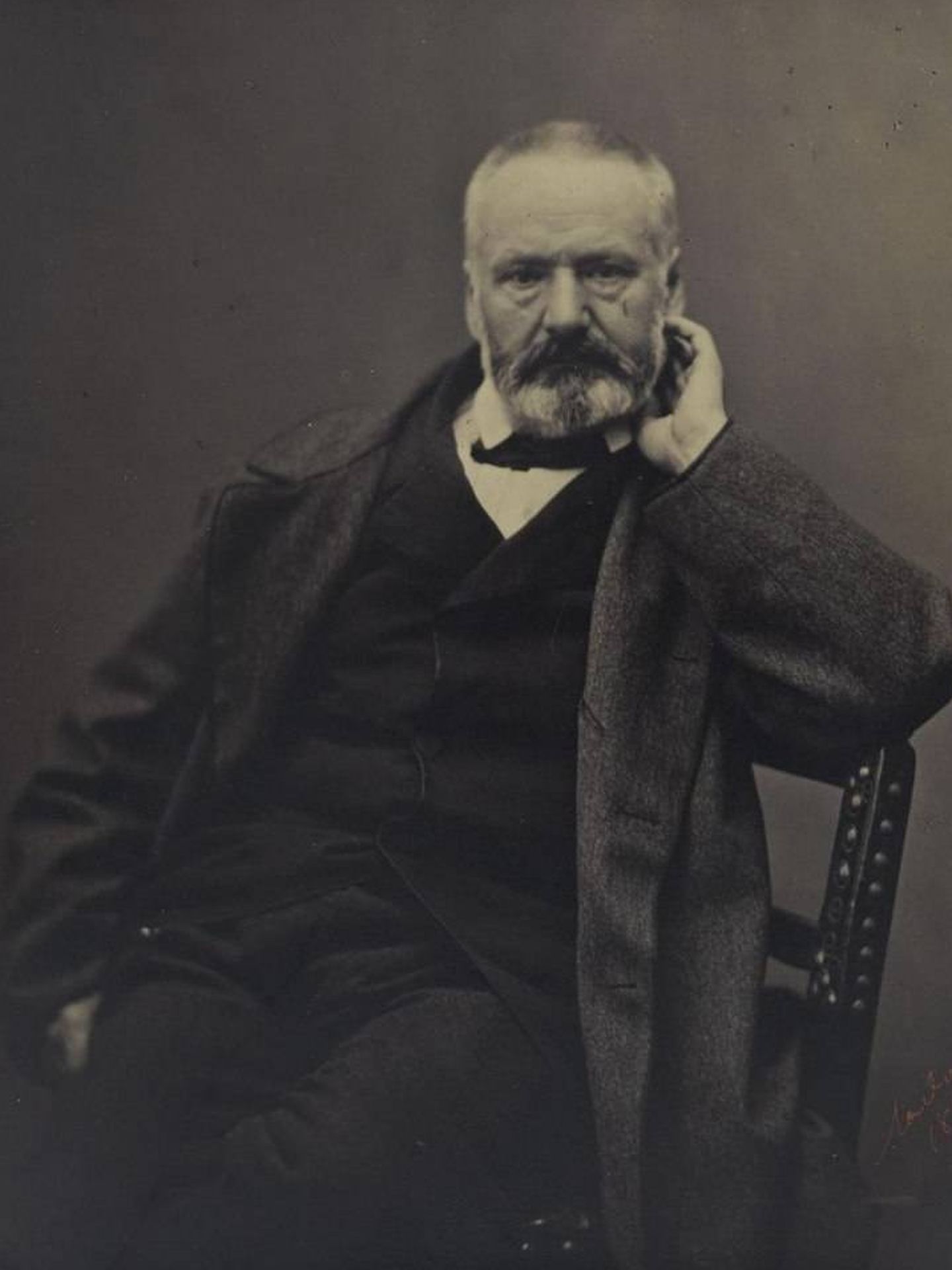 Victor Hugo fotografiado por Gilbert Louis Radoux el 5 de mayo de 1861. (Wikipedia)