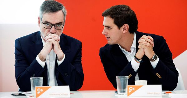 Foto: El presidente de Ciudadanos, Albert Rivera (d), junto al secretario general, José Manuel Villegas (i). (EFE)