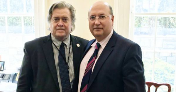 Foto:  A la izquierda, el exgurú de Trump Steve Bannon y Rafael Bardají.