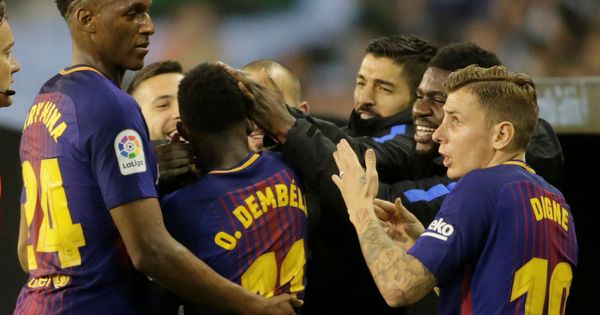 Foto: Los jugadores del Barça celebran el 0-1 de Dembélé en Balaídos. (Reuters)