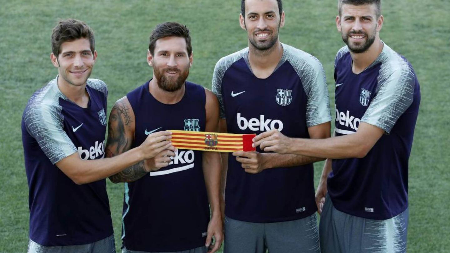 Los capitanes del Barcelona: Sergi Roberto, Messi, Busquets y Piqué