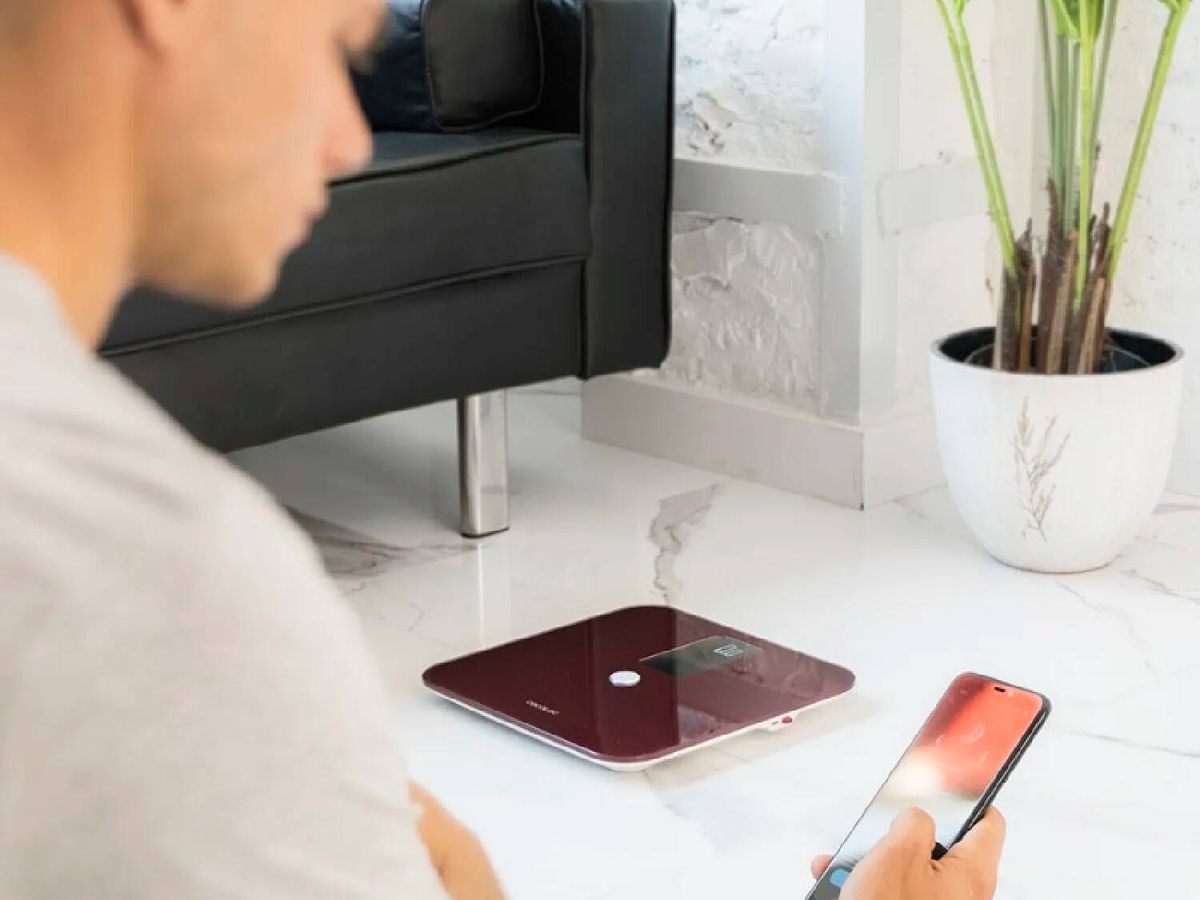 La báscula de baño inteligente Cecotec Surface Precision que arrasa en  ventas