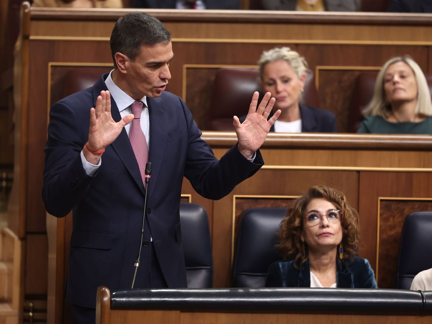 El CIS de Tezanos sostiene al PSOE 10 puntos por encima del PP pese a ...