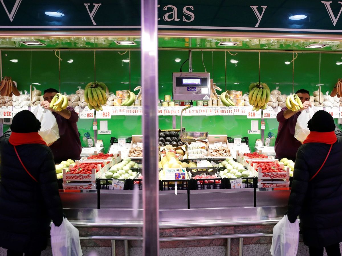Foto: Mercado de abastos en Madrid (Efe)