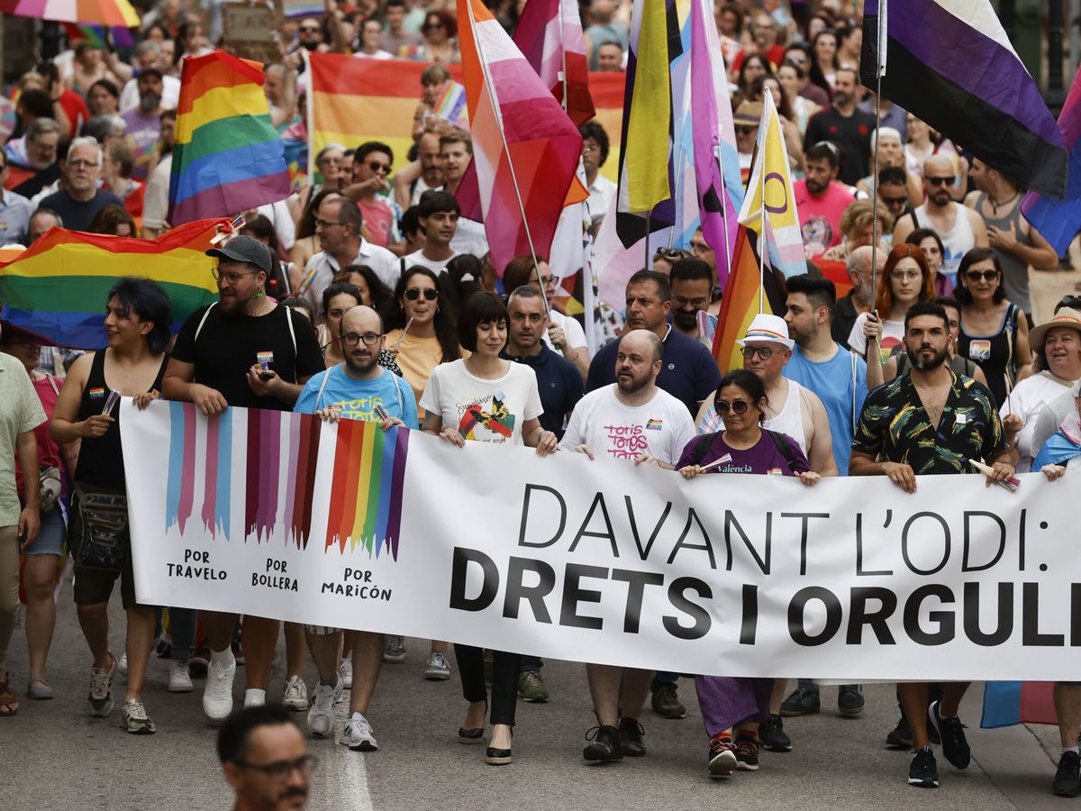 Foto: Manifestación en favor de los derechos LGTBI en Náquera. (EFE/Kai Försterling) 