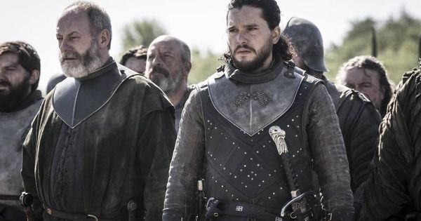 Foto: Jon Snow y Ser Davos, listos para entrar en combate en 'Juego de tronos'. (HBO)
