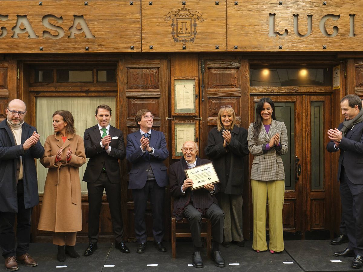 Foto: Homenaje a Casa Lucio por parte del Ayuntamiento de Madrid. (Cedida)