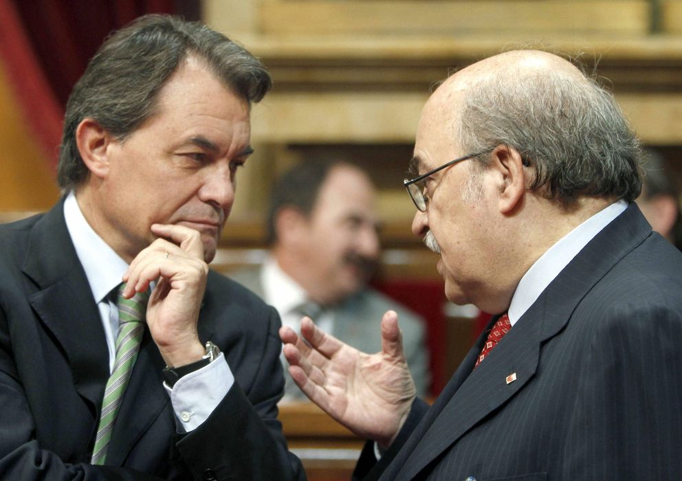 Foto: Artur Mas conversa con el conseller de Economía Andreu Mas- Colell. (EFE)