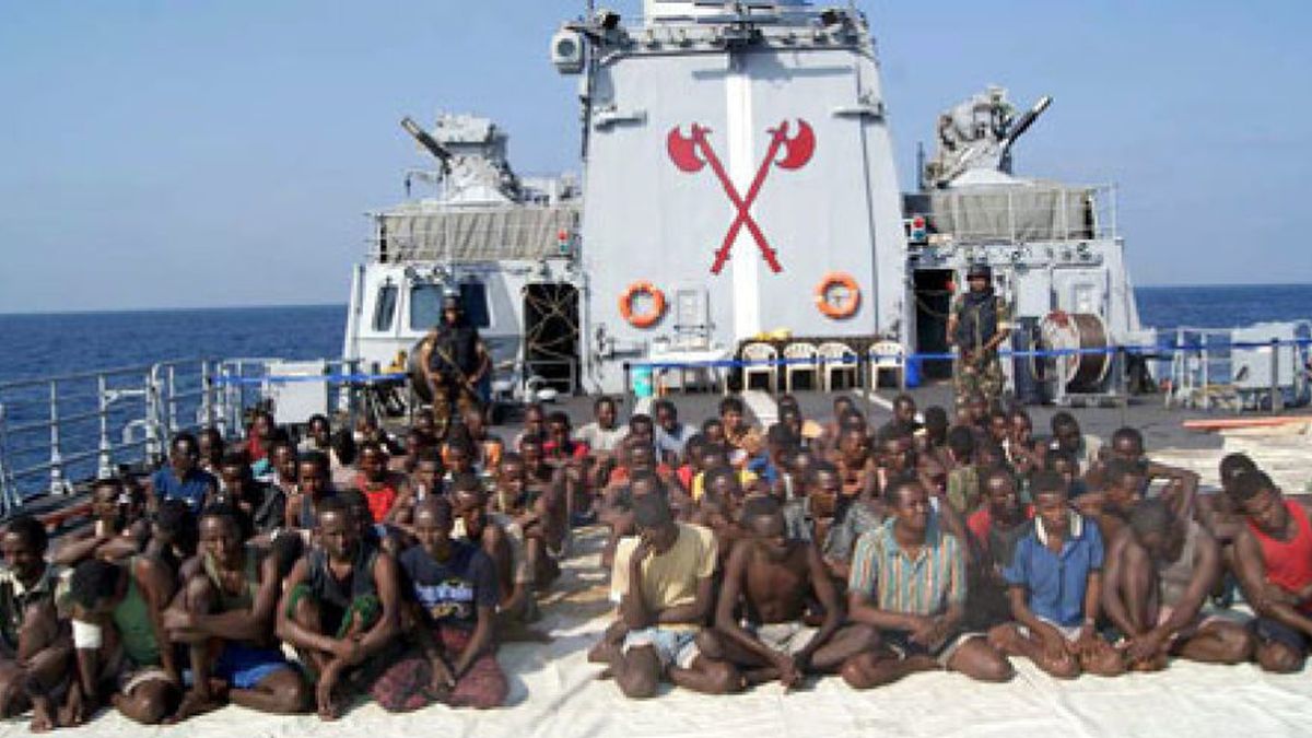 Los dos españoles del 'Vega 5' siguen secuestrados, tras la liberación del barco