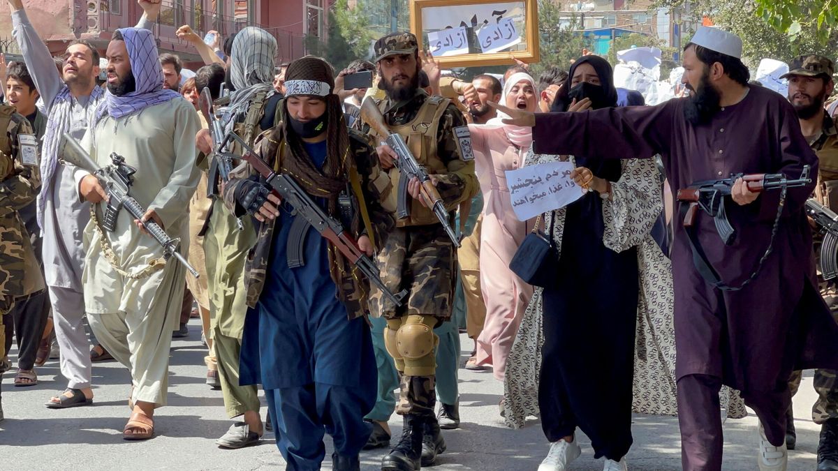 Los talibanes prohíben las protestas tras las manifestaciones en contra de su Gobierno