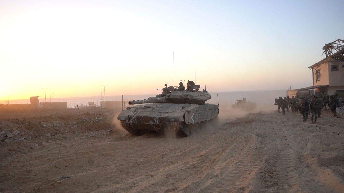 Foto: Los tanques israelíes han rodeado la Ciudad de Gaza. (Reuters)