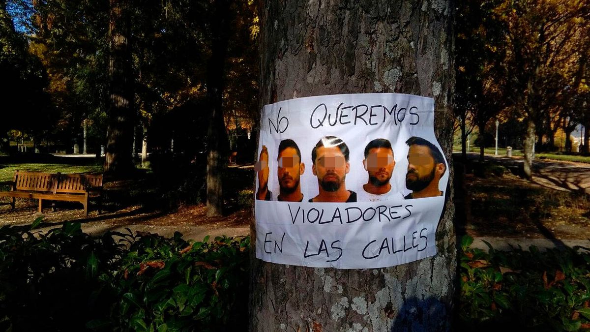 Pamplona amanece con carteles contra 'La manada' que exigen la "pena máxima"