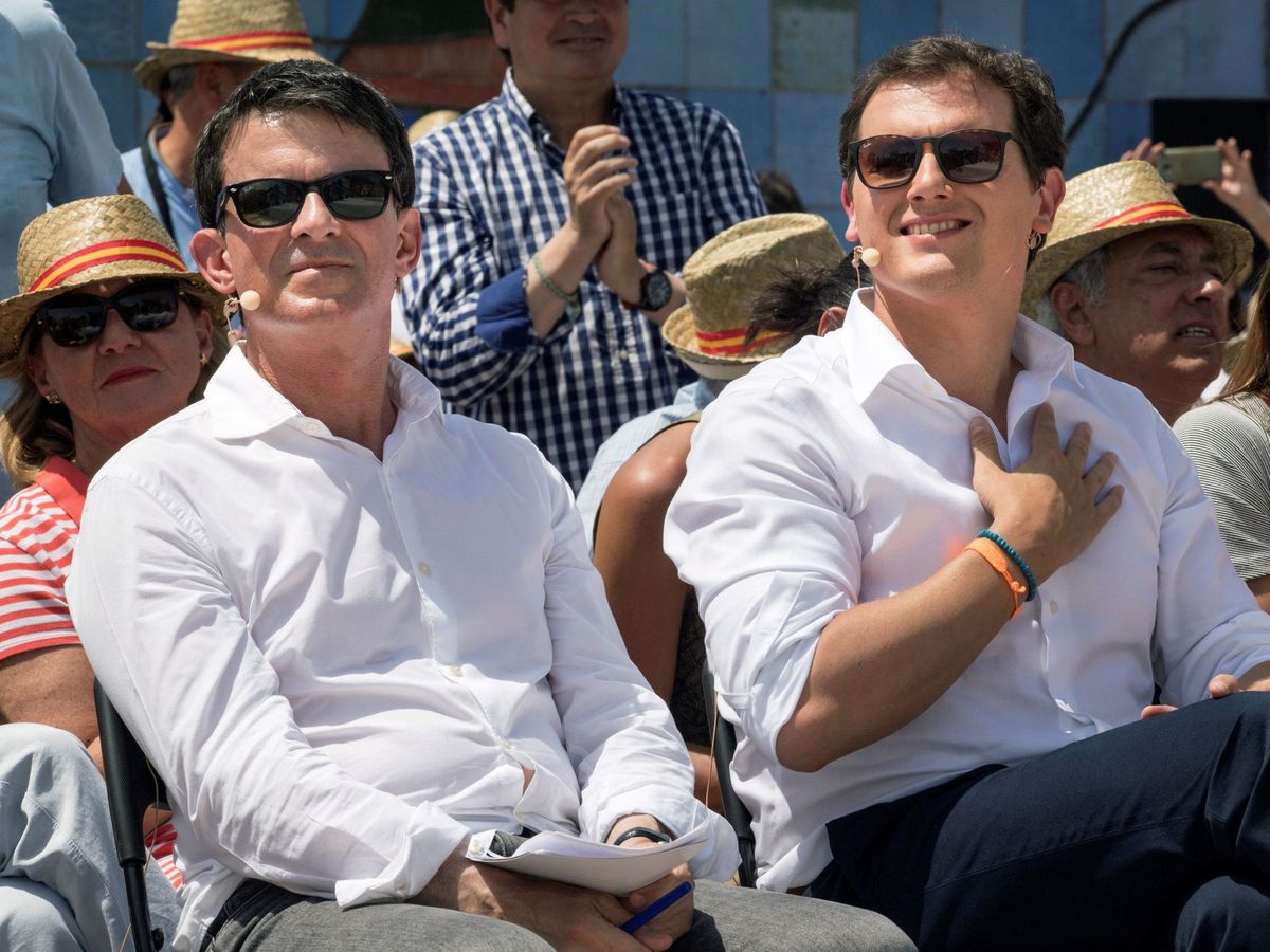 Foto: Valls (i) y Rivera (d), en un acto de la Plataforma España Ciudadana en Mallorca, en 2018. (EFE)