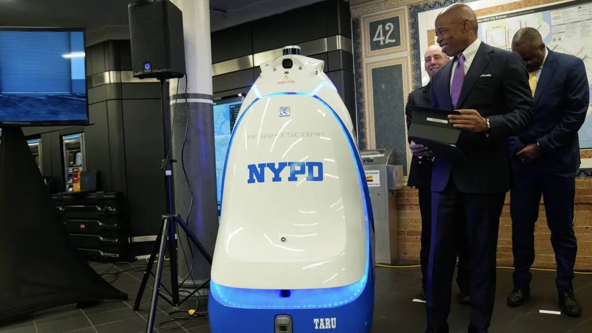 Knightscope K5: así es el 'segurata' robot del metro de Nueva York