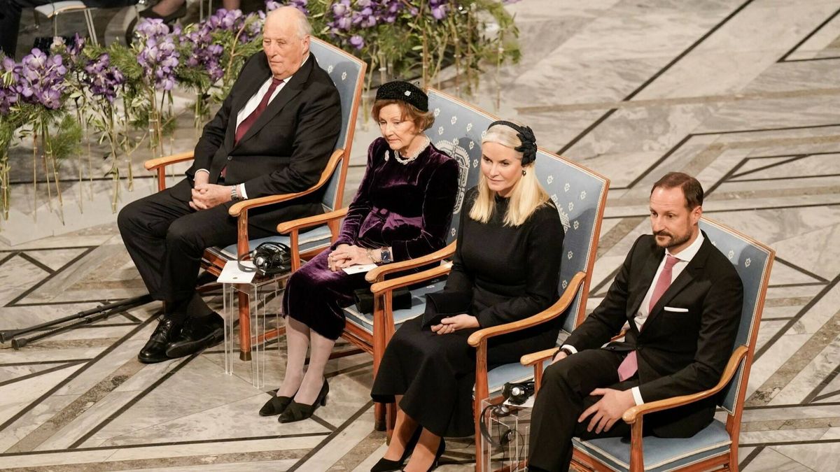 El criticado silencio de la familia real de Noruega tras el ataque a palacio con un cóctel molotov 