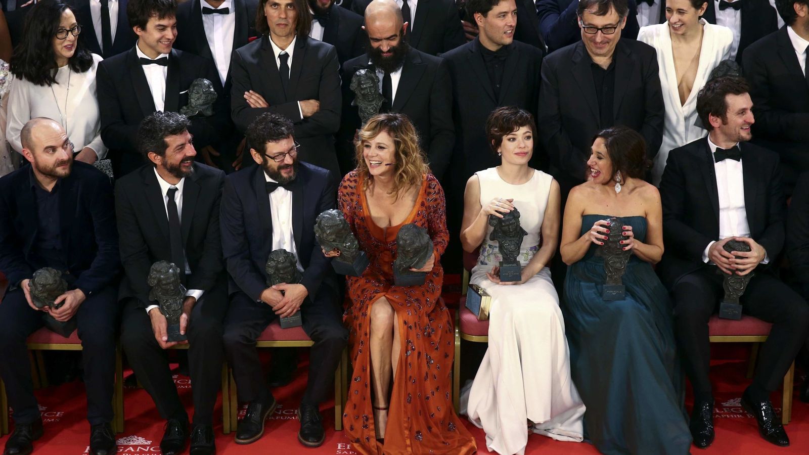 Foto: Foto de familia de los galardonados en los Goya. (Reuters)