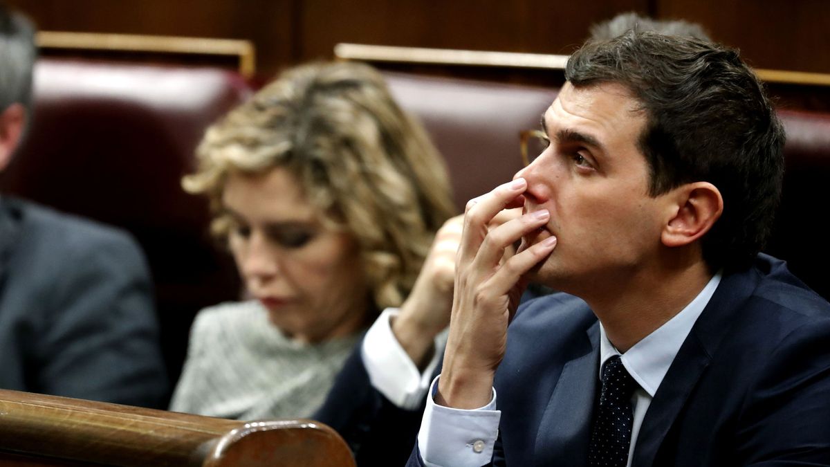 Rivera se enfrenta a su 'papelón': se queda solo con Sánchez y mira a un PP sin Rajoy