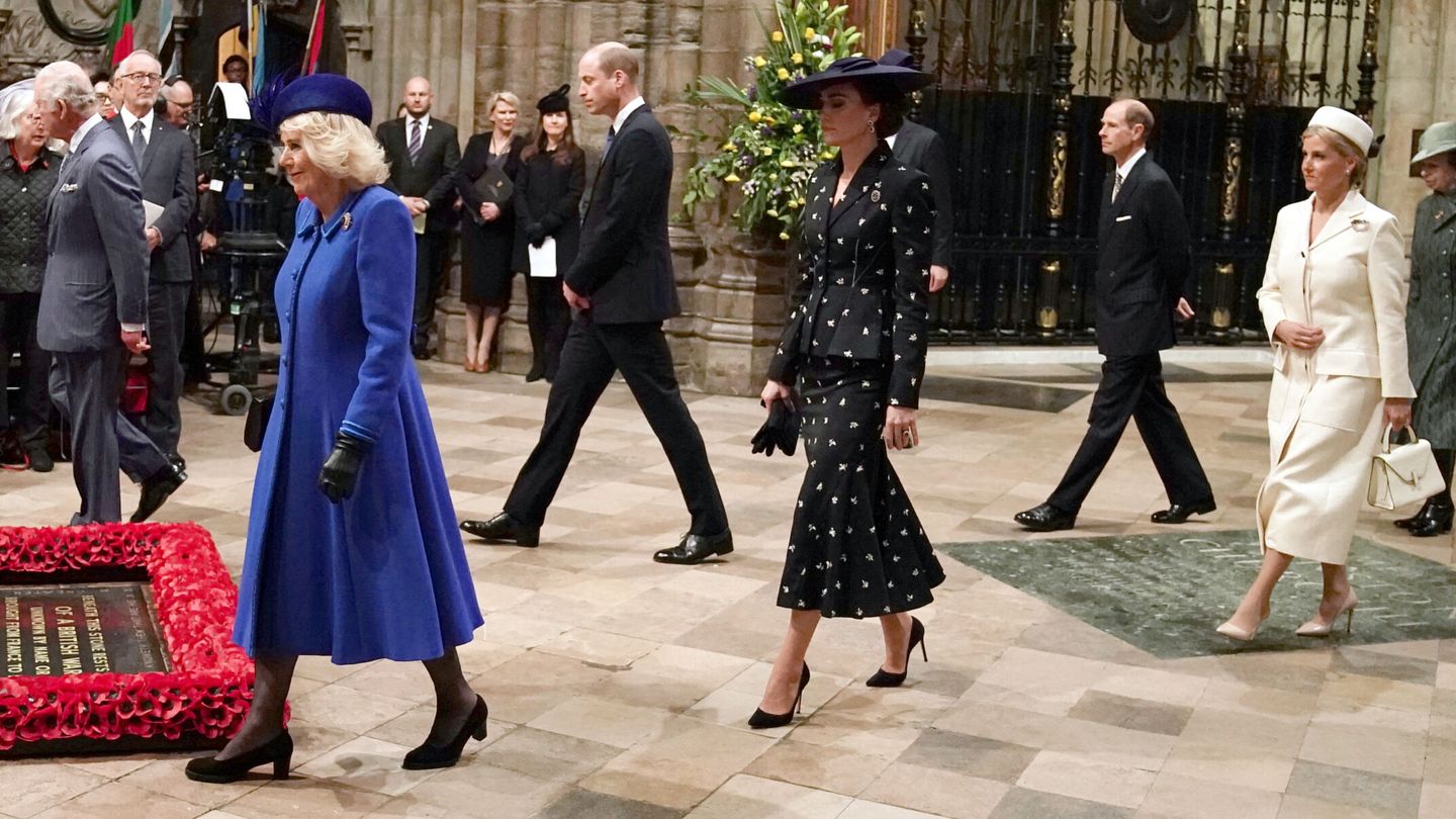 La familia real británica, en el servicio religioso de la Commonwealth. (Reuters/Pool/Jordan Pettitt)