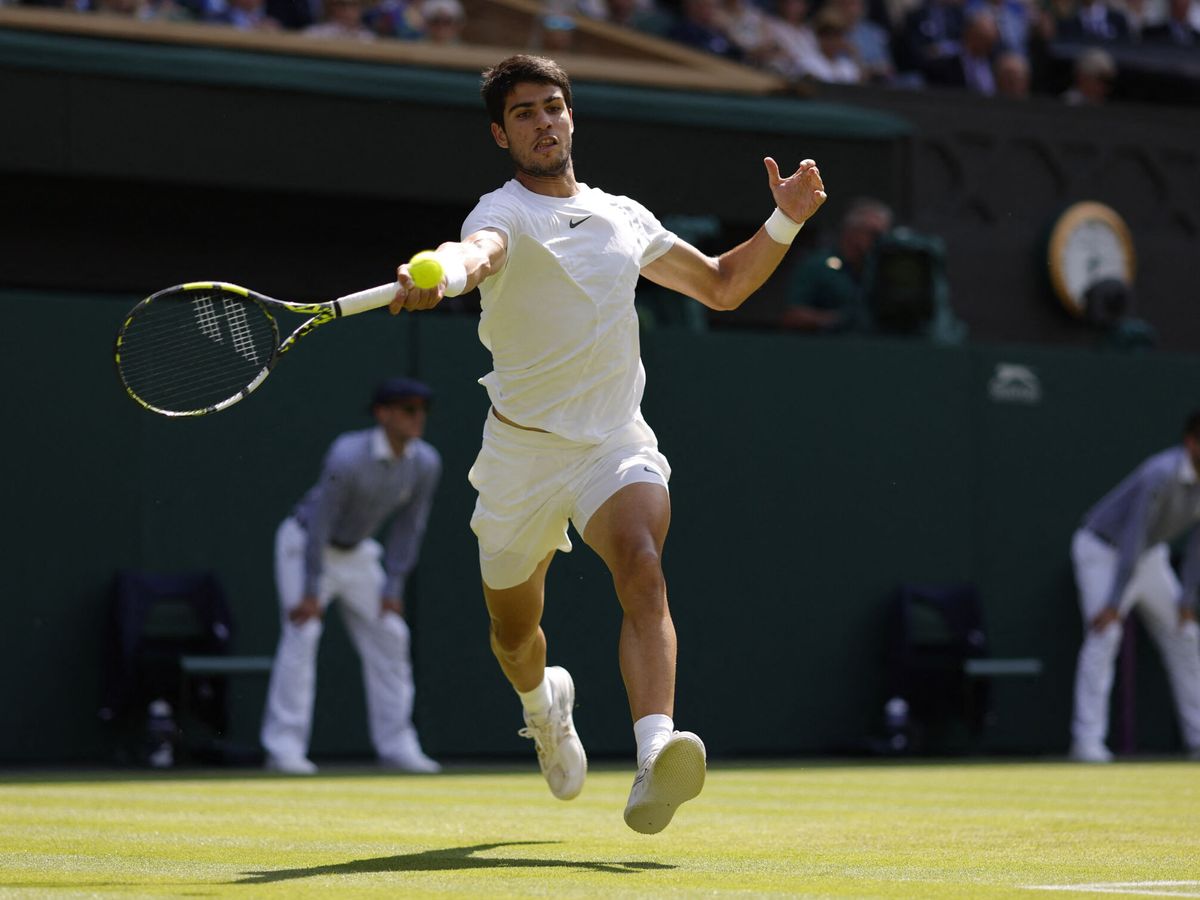 Foto: Alcaraz, en el partido de segunda ronda de Wimbledon. (Reuters/Andrew Couldridge)