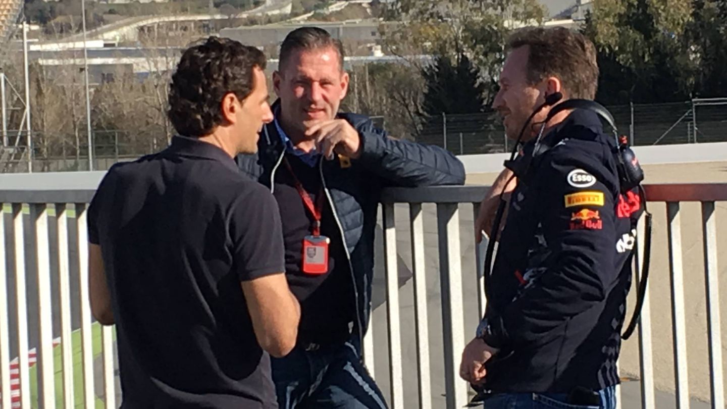 De la Rosa, Verstappen y Horner en Montmeló.