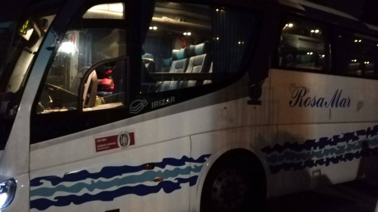 Foto: Así ha quedado el autobus de HazteOir tras pasar por el 'taller' de la Central de la Policía Local de Valencia.