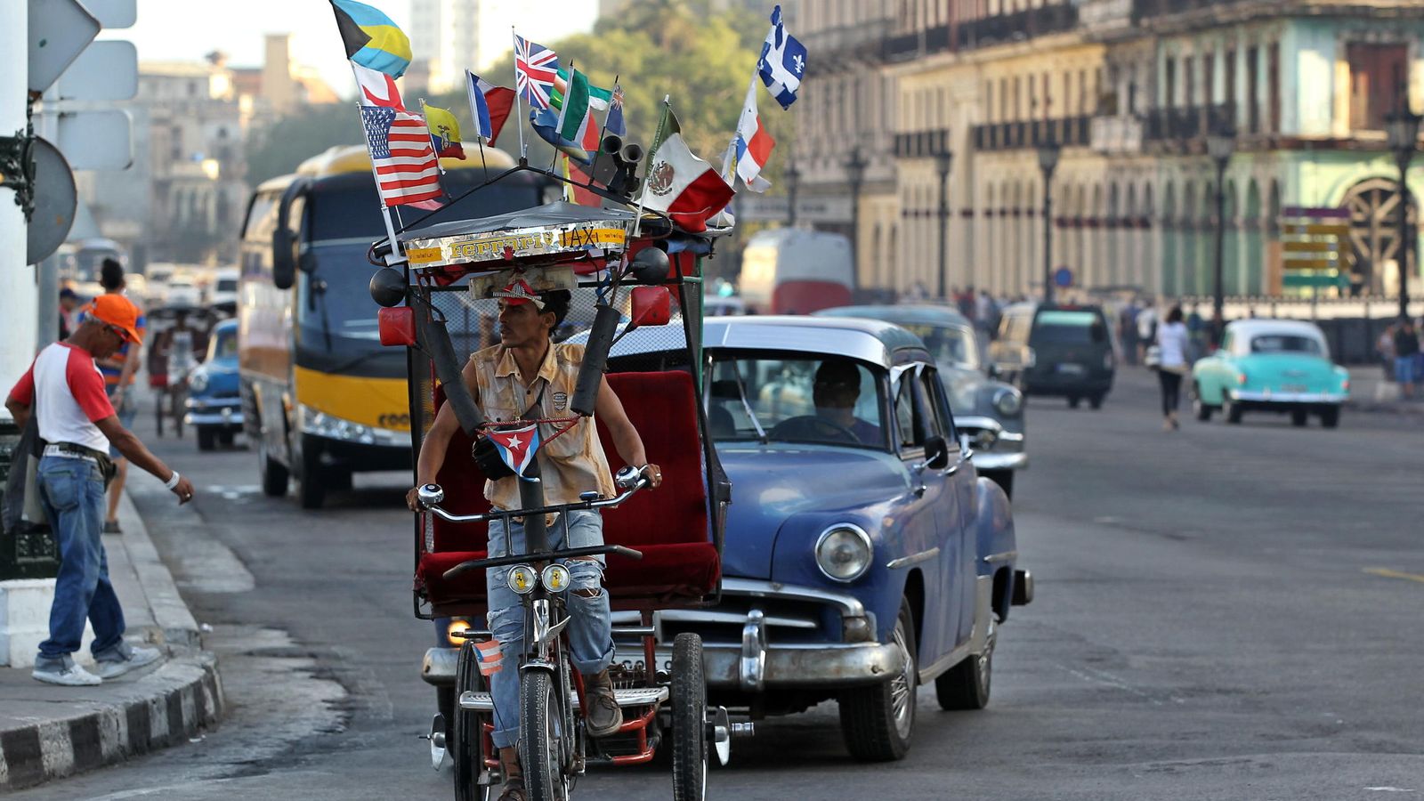 Foto: Bicitaxi en las calles de La Habana. (EFE)