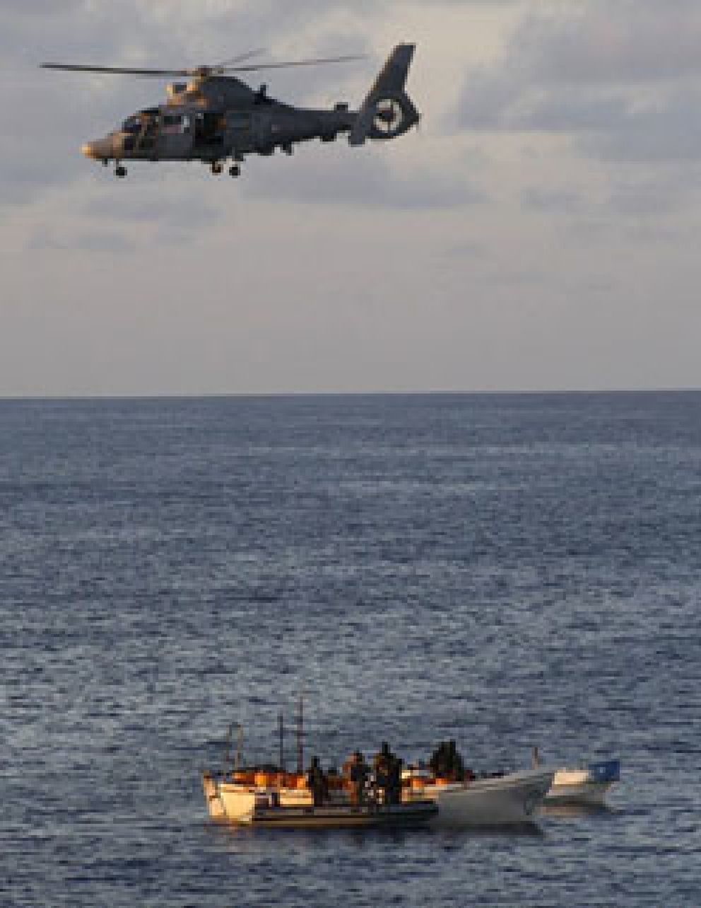 Foto: Chacón saca pecho ante sus colegas europeos: “Hemos destruido 11 buques de piratas”