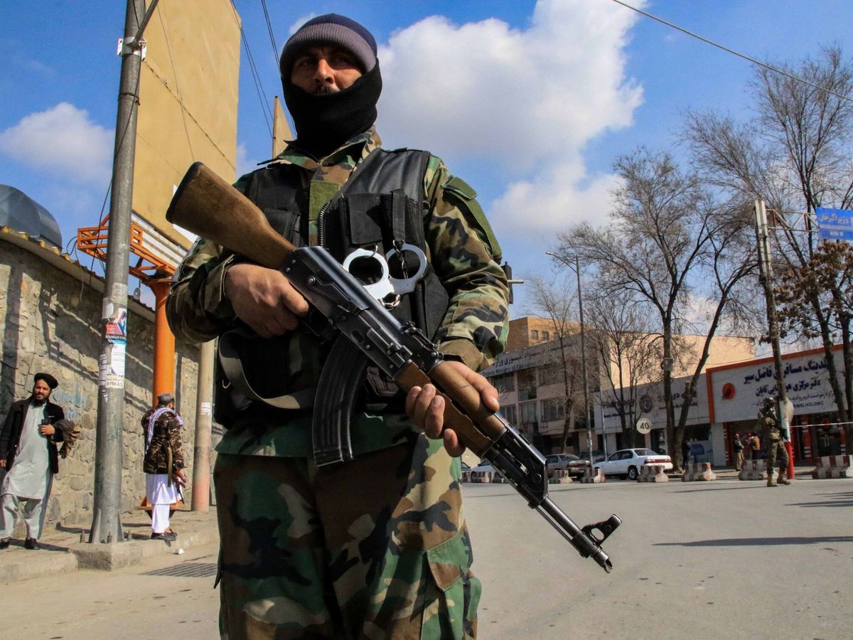 Foto: Un agente talibán en Kabul. (EFE/EPA/STR)