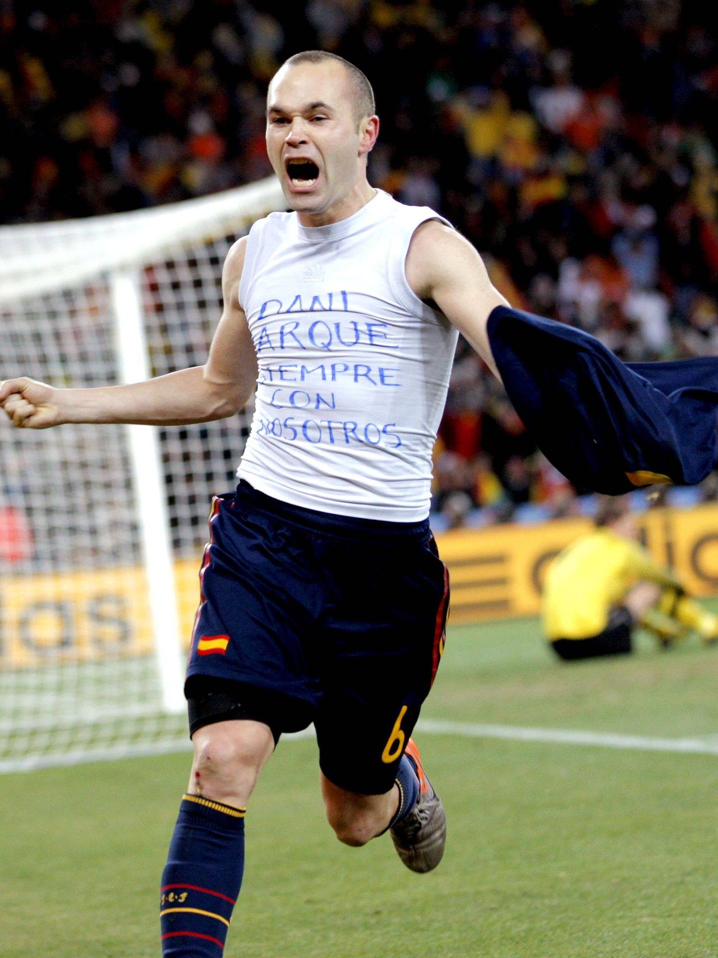 Dani Jarque, presente en el gol más importante de Iniesta. (Lavandeira Jr./EFE)