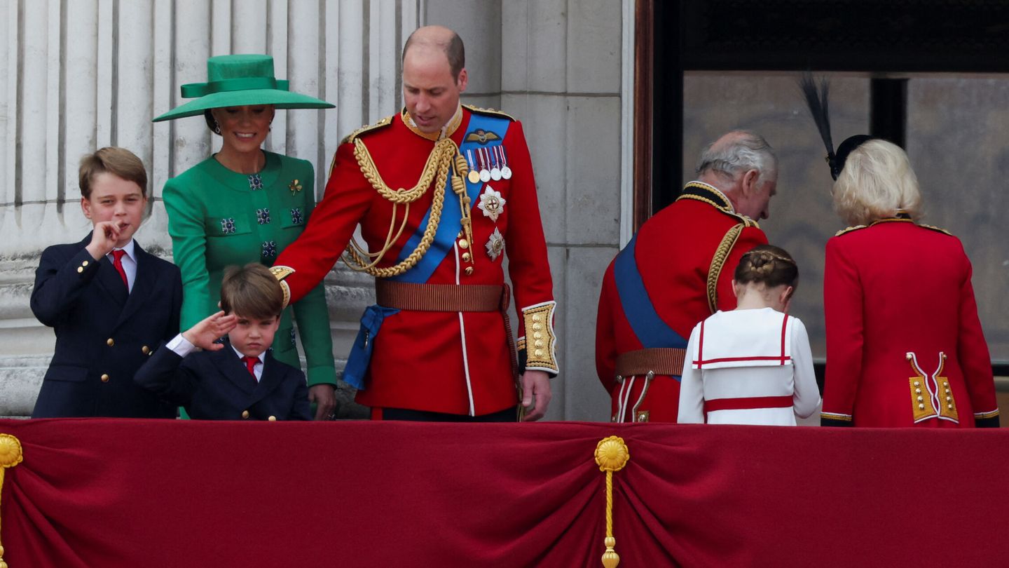La familia real británica, durante el Trooping the Colour. (Reuters/Toby Melville)