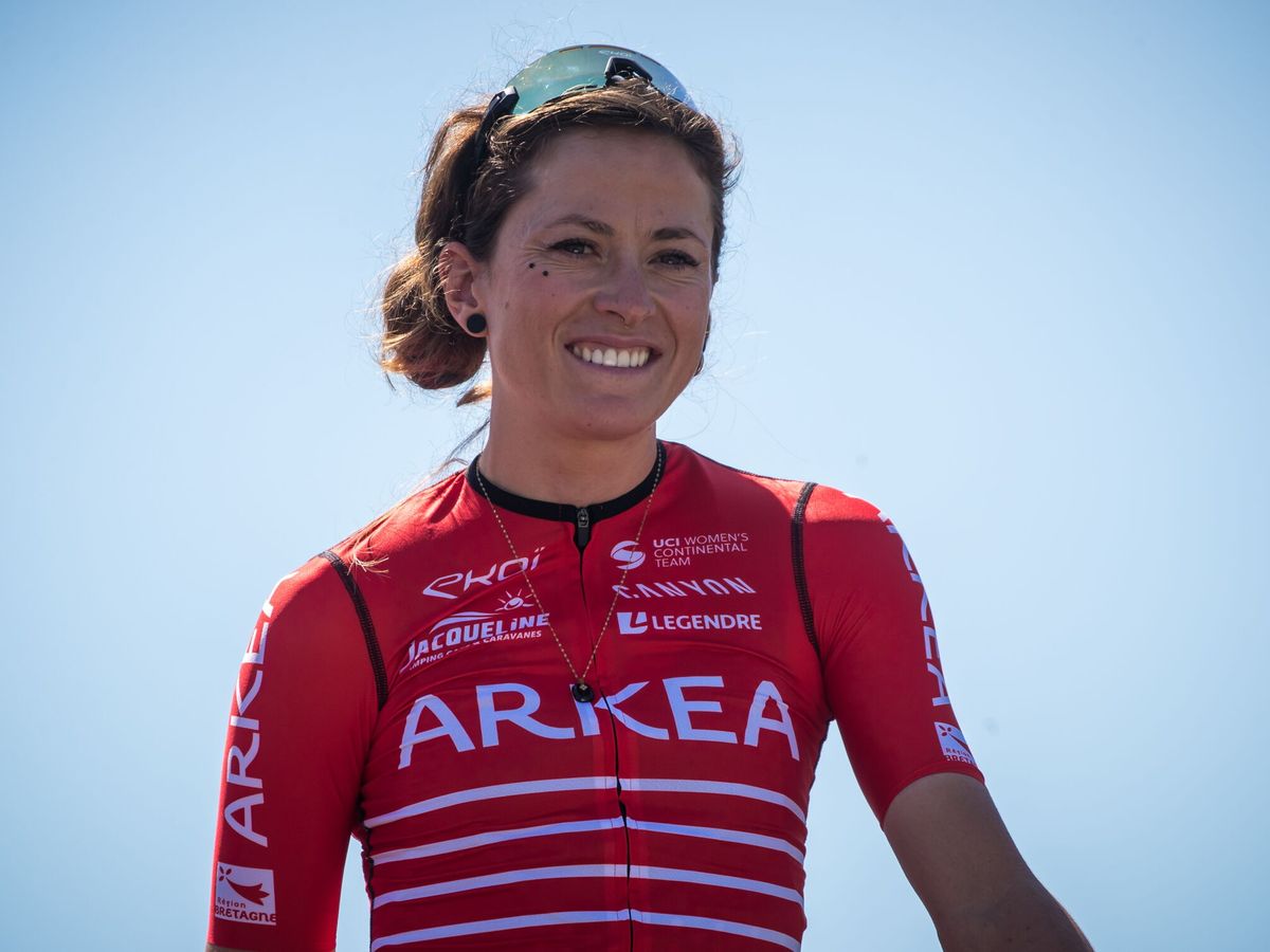 Foto: Morgane Coston, ganadora de la primera etapa del Tour femenino. (EFE/Christophe Petit)