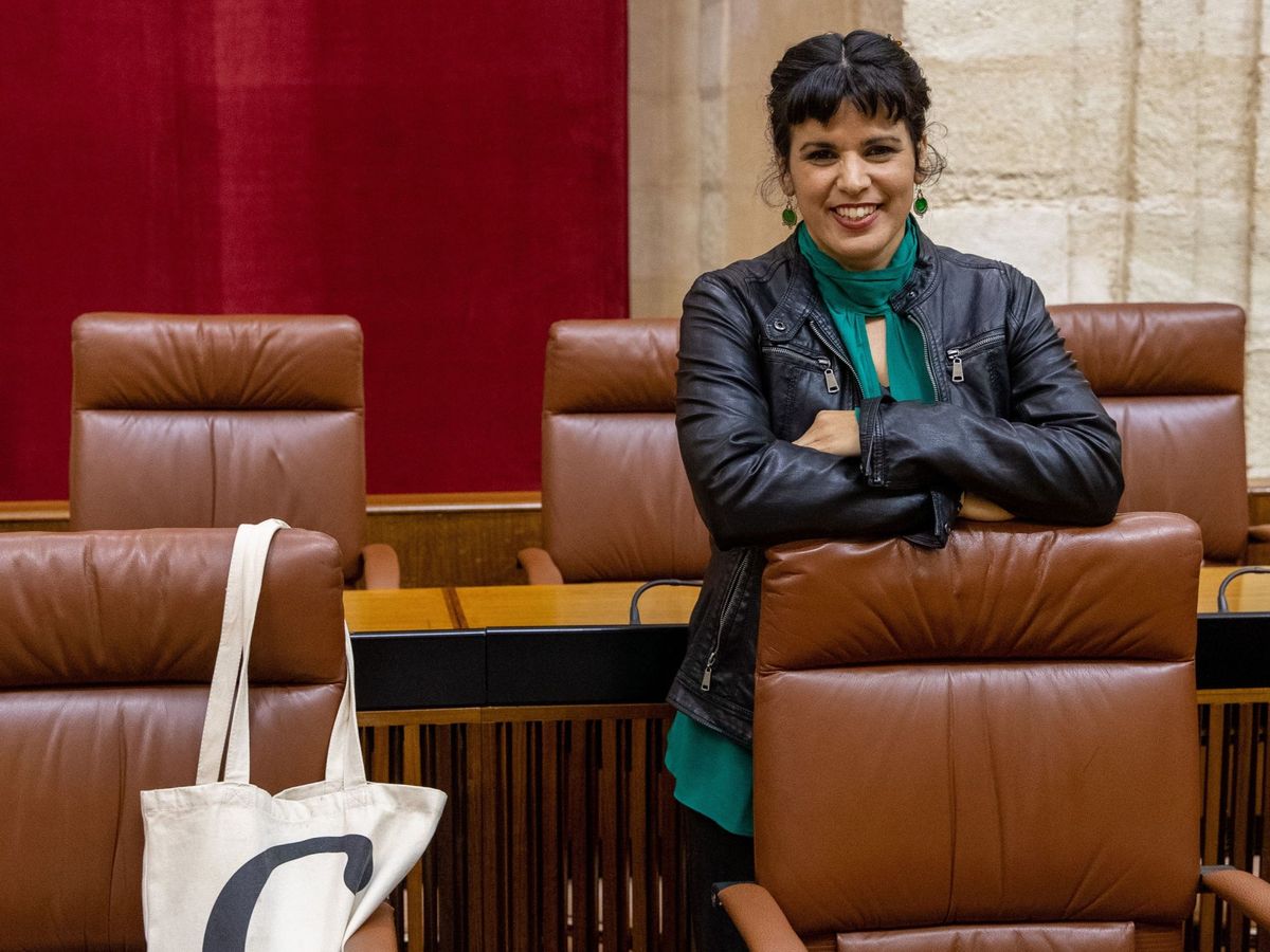 Foto: Teresa Rodríguez, en el Parlamento de Andalucía. (EFE / Julio Muñoz)