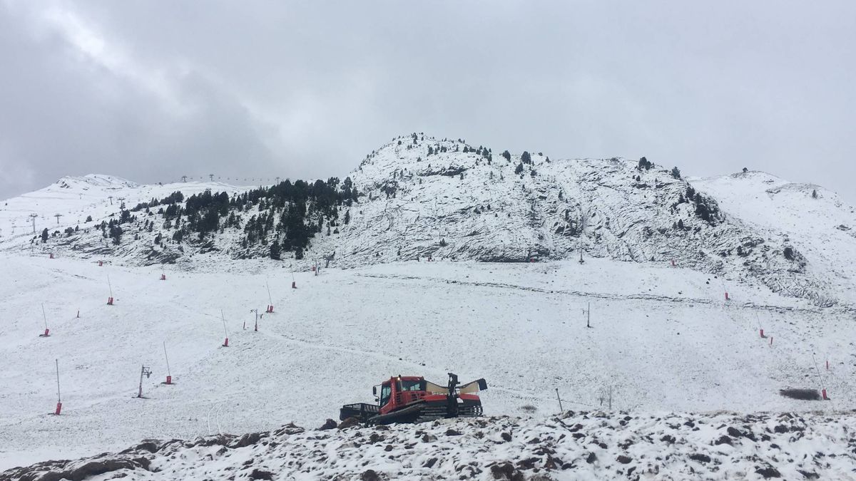 Llega a España el 'snowfarming', el invento para guardar nieve en una estación de esquí