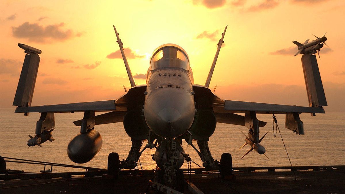 20.000 mensajes por segundo: así se crea el 'software' que mueve los F-18 españoles