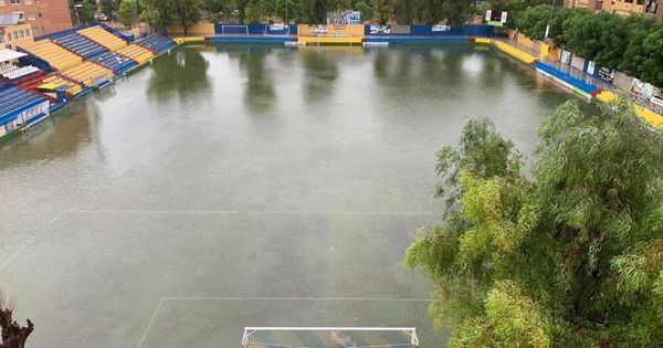 Foto: El estadio del Orihuela, completamente inundado tras las fuertes lluvias de la semana pasada. (@Orihuela_CF)