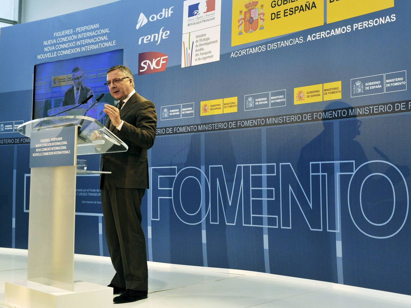 José Blanco en la inauguración oficial de la conexión del AVE entre España y Francia (2011). (EFE)