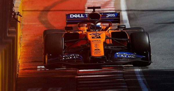 Foto: Carlos Sainz remontó hasta la novena posición, que perdió en las últimas vueltas al quedarse sin neumático (McLaren)