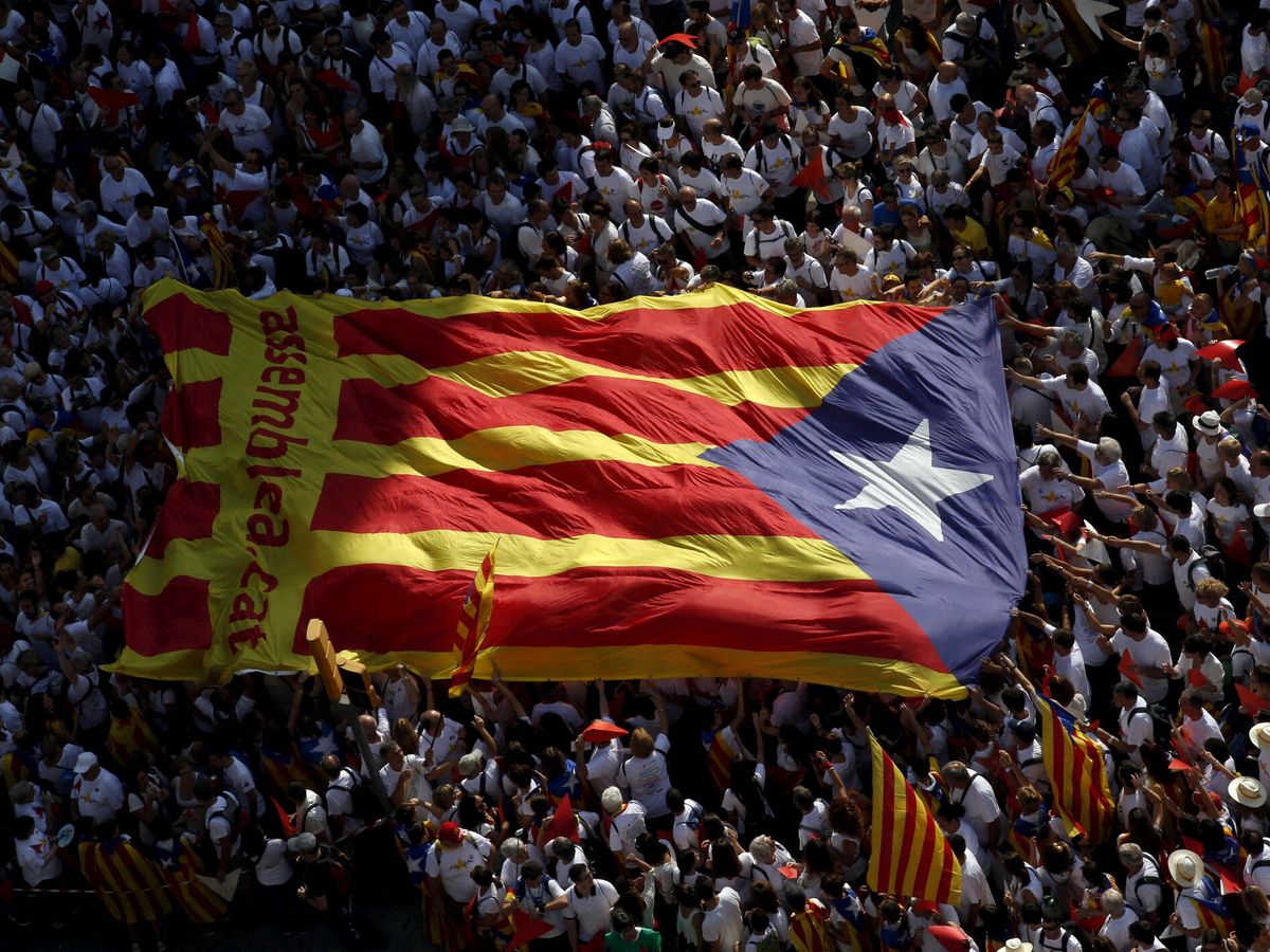 Foto: Una estelada en una manifestación en Barcelona. (Reuters/Albert Gea)