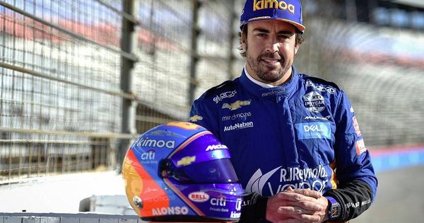 Foto: Fernando Alonso en el óvalo de Texas. (Foto: McLaren Indy)