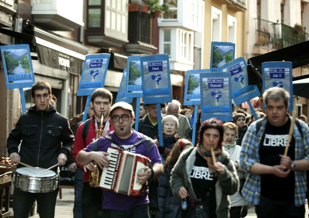 Foto: Manifestación en apoyo de imputados por un delito de enaltecimiento del terrorismo. (EFE)