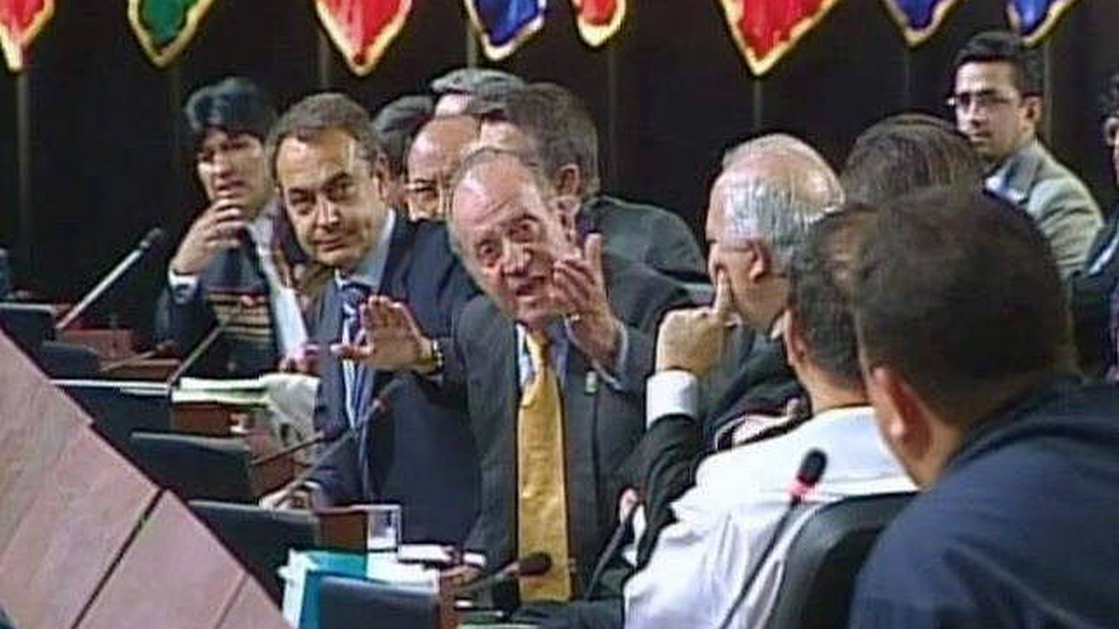 Foto: Aquella vez que el rey Juan Carlos le gritó el famoso "¿Por qué no te callas?" al fallecido presidente de Venezuela, Hugo Chávez | Foto: EFE
