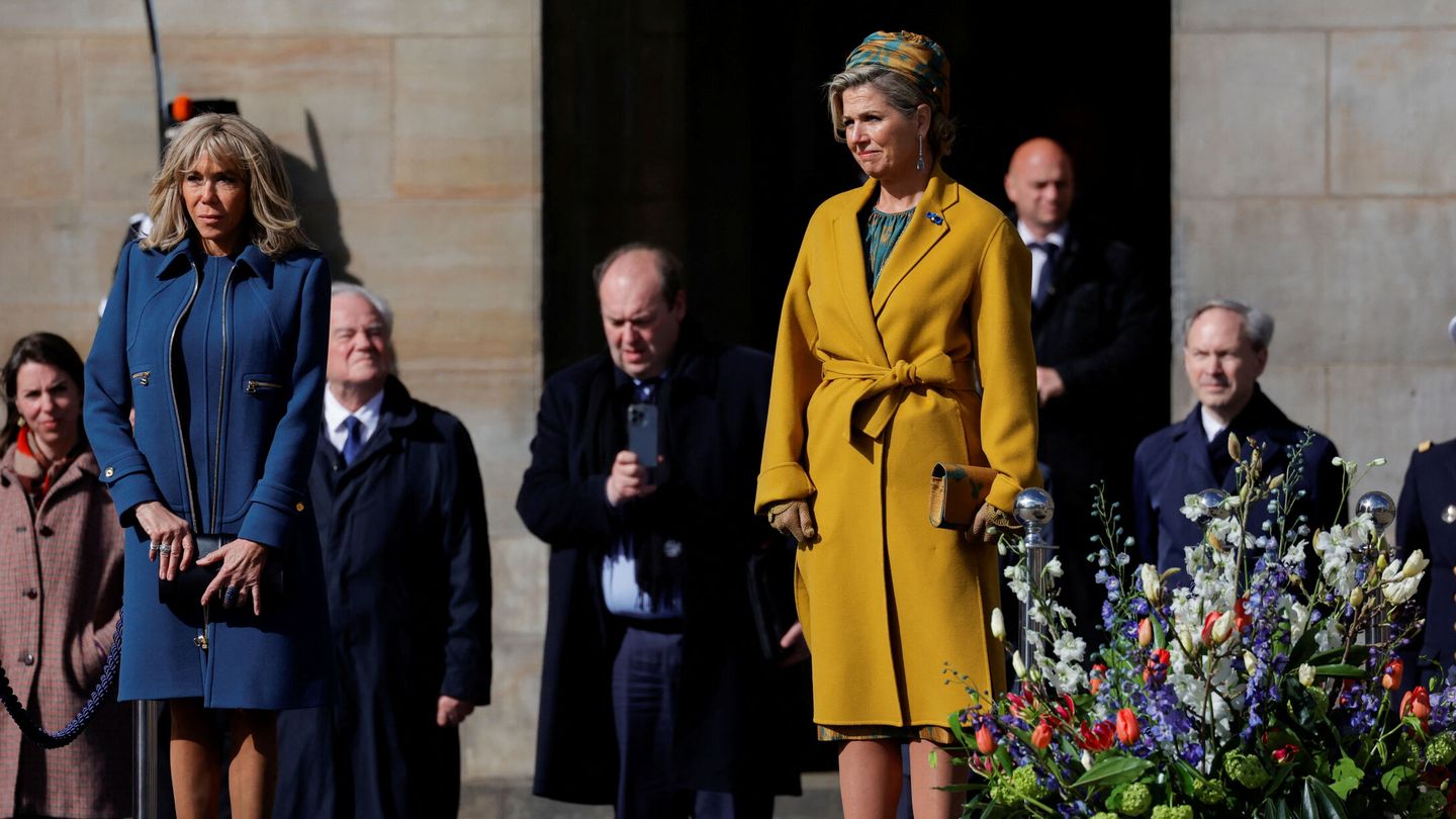 Brigitte Macron y la reina Máxima. (Reuters)