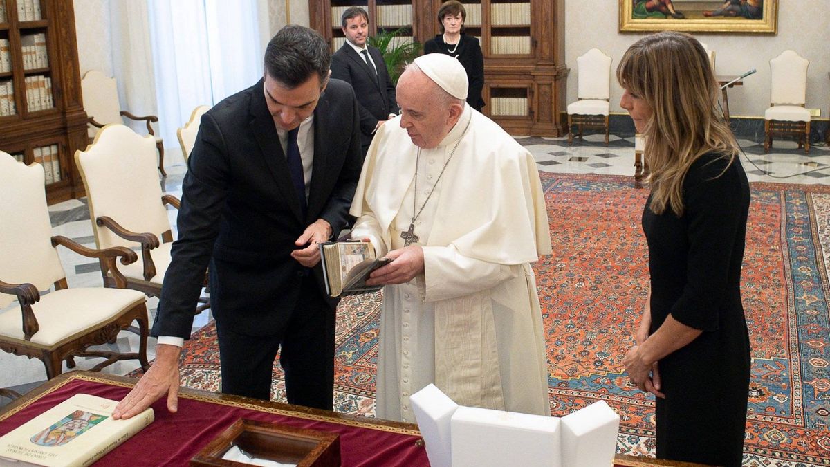 El Papa recibe a Sánchez en el Vaticano: "La patria la tenemos que construir con todos"