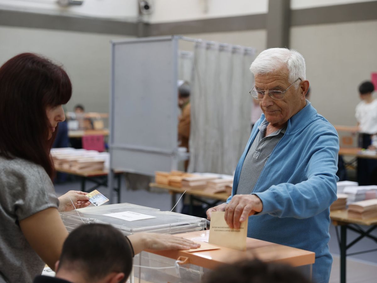 Foto: ¿Dónde tengo que votar en las elecciones generales 2023? Cómo consultar el colegio electoral y saber la mesa (EFE/Luis Tejido)