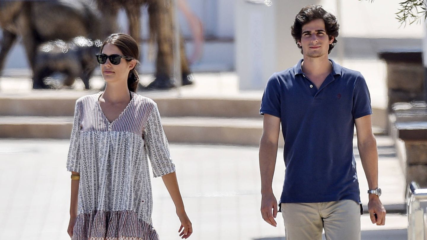 Sofía Palazuelo y el duque de Huéscar, en Ibiza. (Getty)