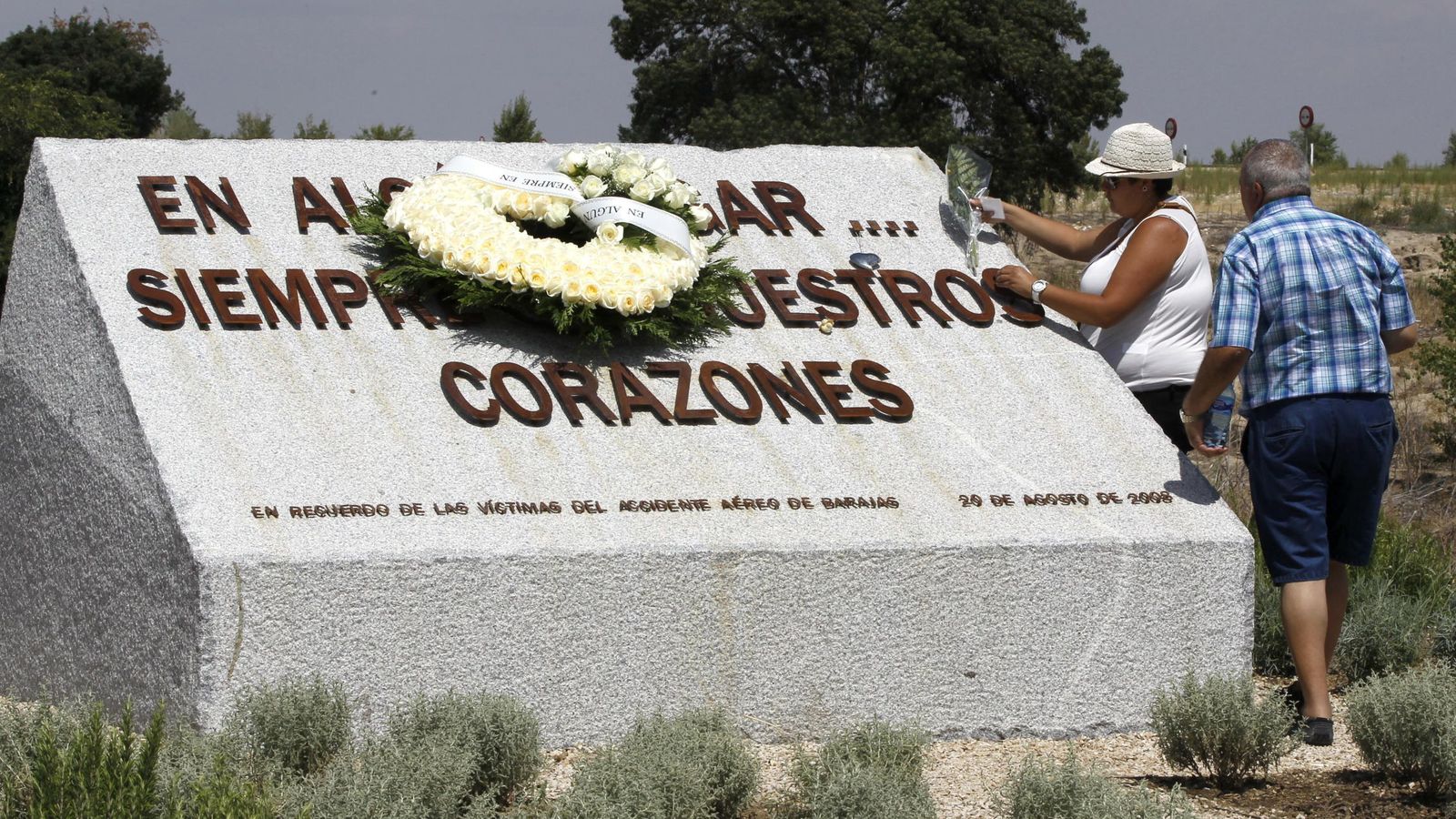Foto: Homenaje a los fallecidos en el vuelo de Spanair en 2014 (EFE)